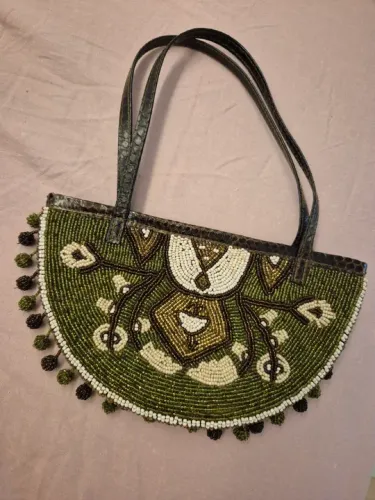 Bolsa de mão vintage em miçangas verde