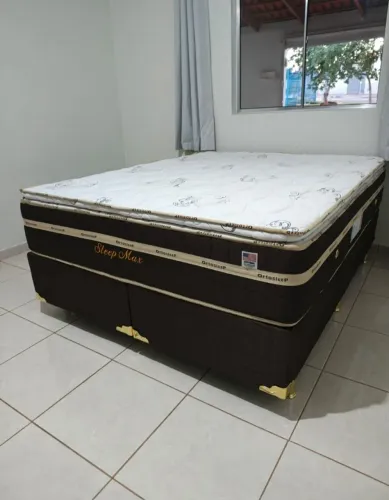 Cama Queen base e colchão com pillon top 