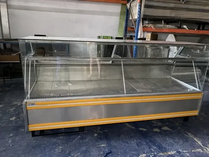 BALCÃO EXPOSITOR PARA FRIOS EM CORTES, EM AÇO INOX, VIDRO RETO, MEDINDO 2,50M