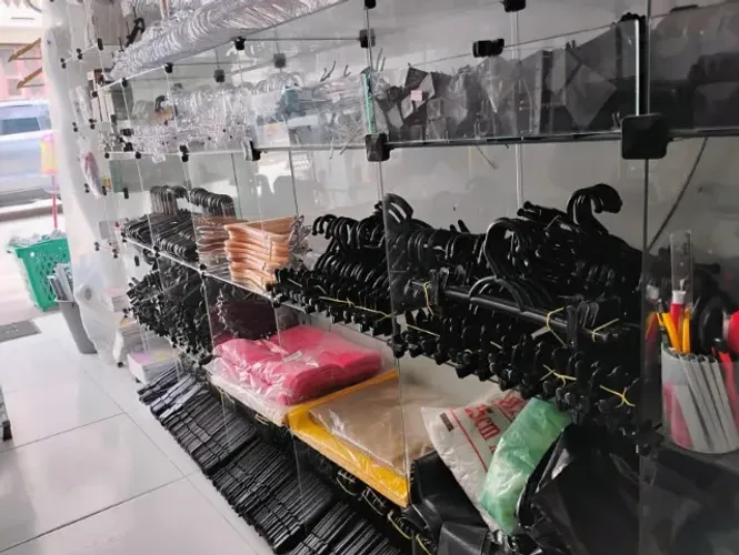Produtos novos para sua loja ou casa pronta entrega. araras, balcão de vidro e manequins 