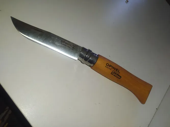 canivete dobrável Opinel com lâmina de aço carbono