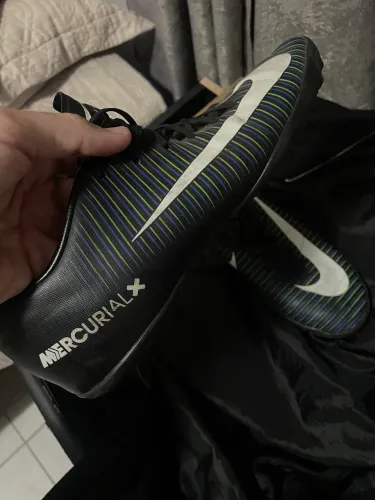 Chuteira Mercurial 