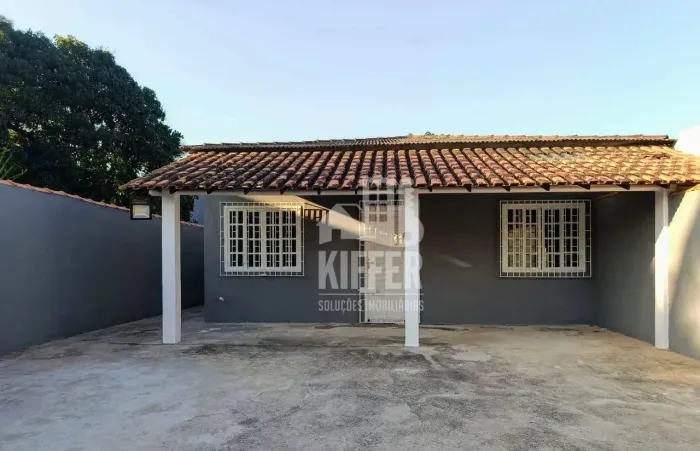 Conforto e praticidade em Ipiíba Casa espaçosa com 3 quartos e área livre generosa
