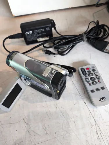 Filmadora JVC  Gr - D275U   leia a descrição  decoração colecionadores 