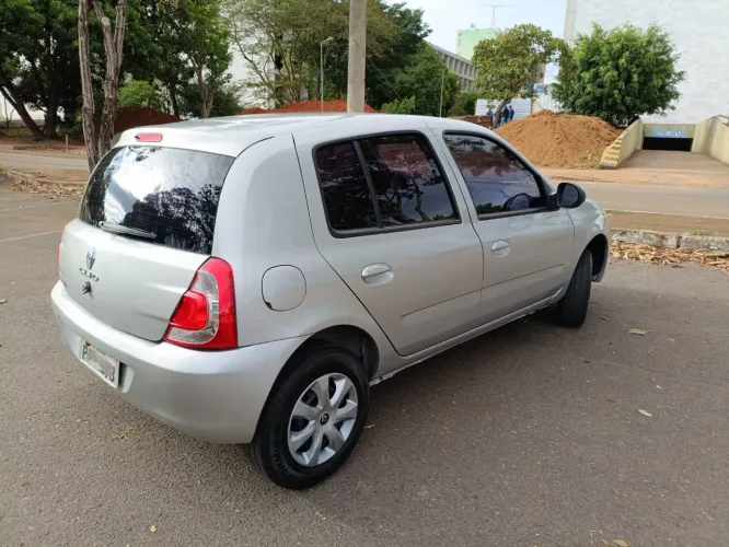 Renaut clio 2016 1.0 completo. Bem inteiro.
