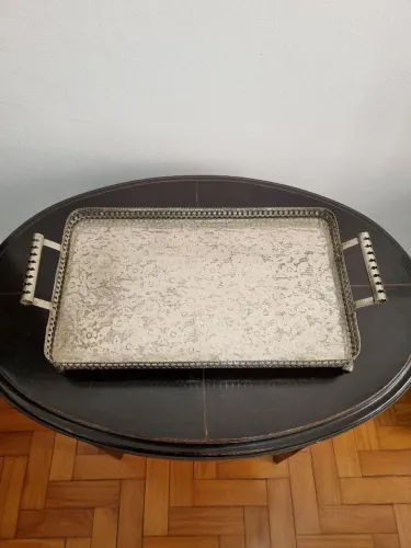 Bandeja de alça vazada