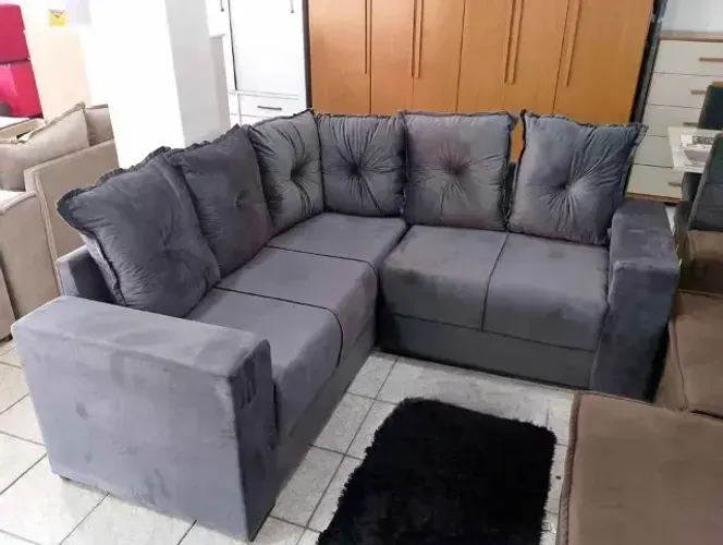 Sofa de canto na cor cinza