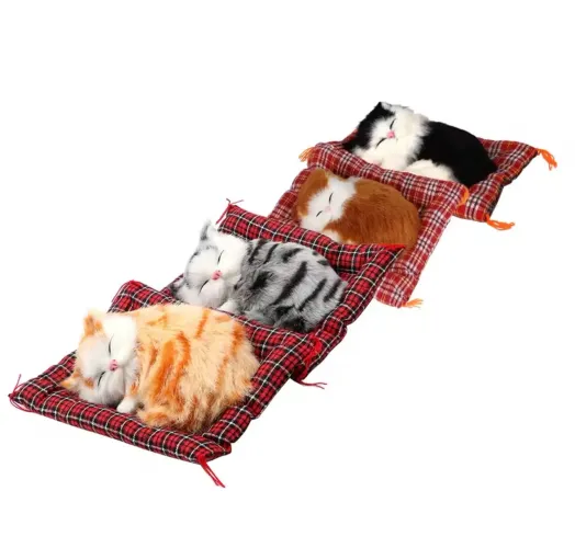 Gatinhos de Pelúcia Dormindo em Mini Camas Decorativas