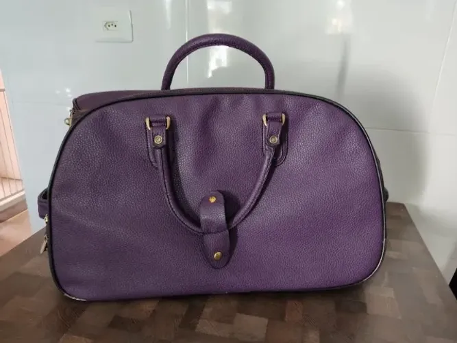 Bolsa de Mão Viagem com Rodinhas Embutida na cor Lilas
