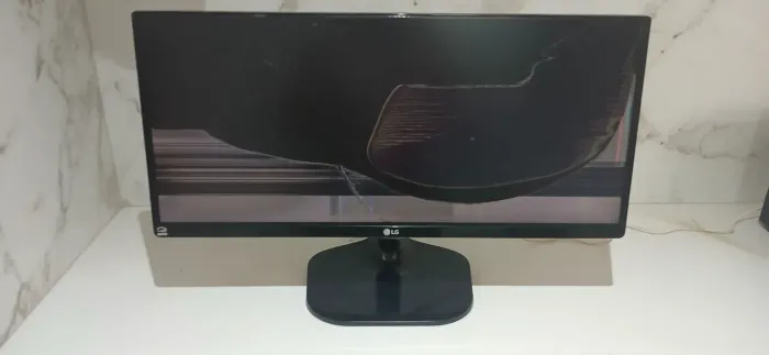 Monitor Led LG Ultra Wide 25' com Tela Quebrada