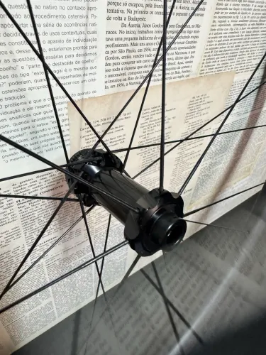 Roda dianteira carbono 12x100 gravel ou road 