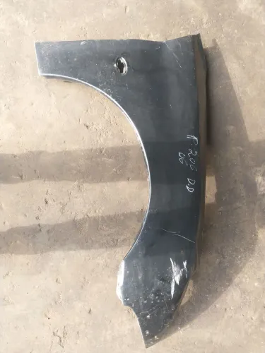 Paralama Dianteiro direito Peugeot 206 detalhe