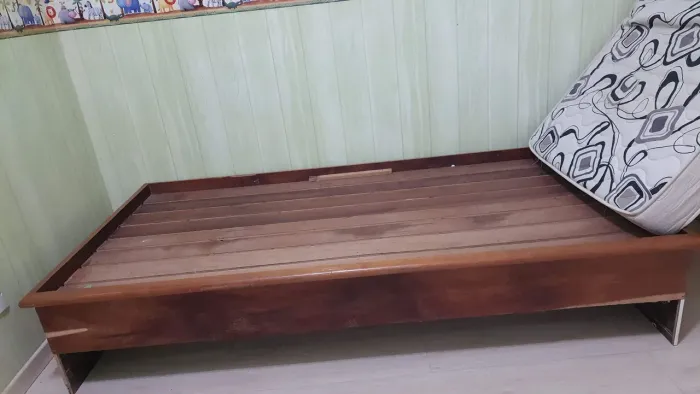 Base de cama de solteiro