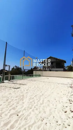 Casa de Luxo à venda com 4 Suítes e Área de Lazer Completa em Condomínio Nobre, no Vila da