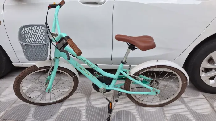 Bicicleta pouco usada.
