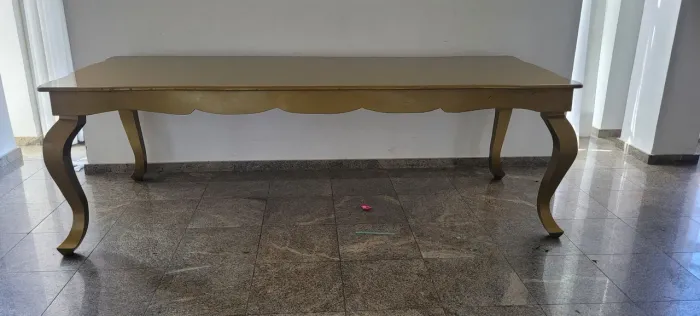 Mesa de angelim dourada