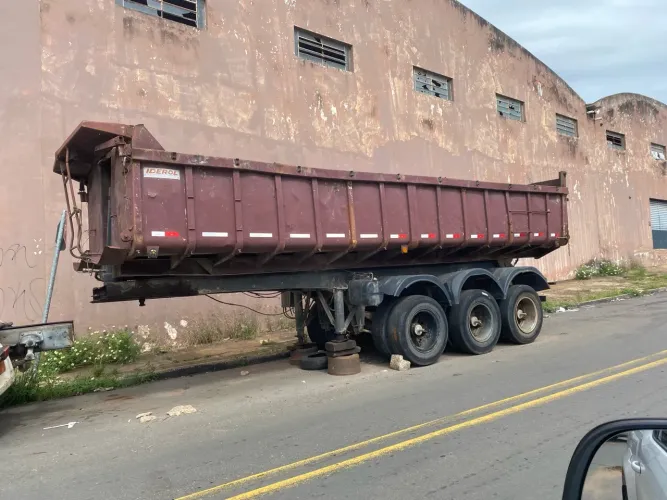 Carreta LS Basculante IDEROL ano 82