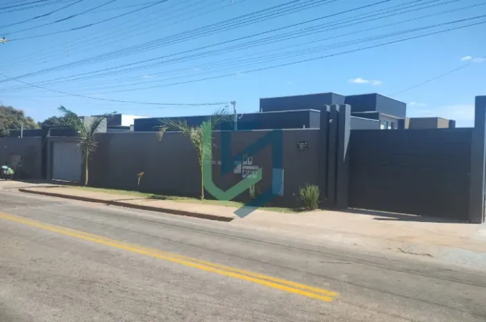 CASA 3 QUARTOS ,CONDOMINIO ALTO PADRÃO EM AGUAS LINDAS 