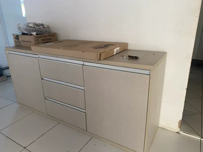 Vende-se armário de escritório seminovo em perfeito estado