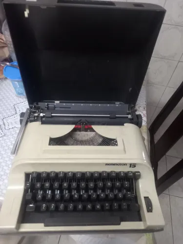 Máquina de Escrever Remington 15