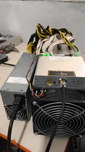 Mineradora de bitcoin Antiminer S9 13.5TH