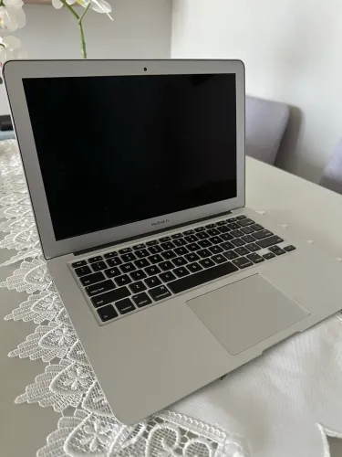 MACBOOK AIR 