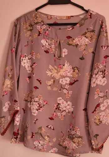 Blusa Floral Cinza em seda