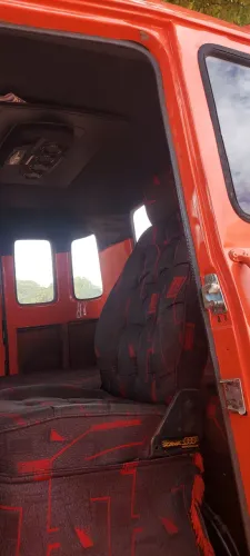 VENDO CAMINHÃO-PRANCHA, COM RAMPA ARTICULADA E COM MUNK.