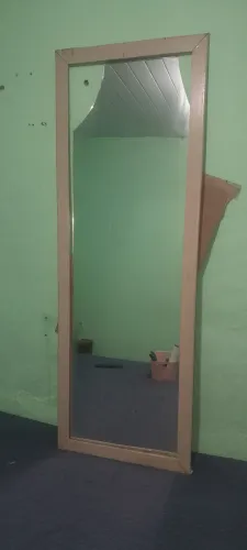 Espelho com moldura