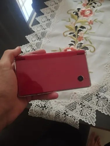 Nintendo DSi em perfeito estado com carregador original, R4, e Capa
