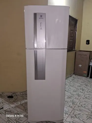 Geladeira Eletrolux Frost Free 