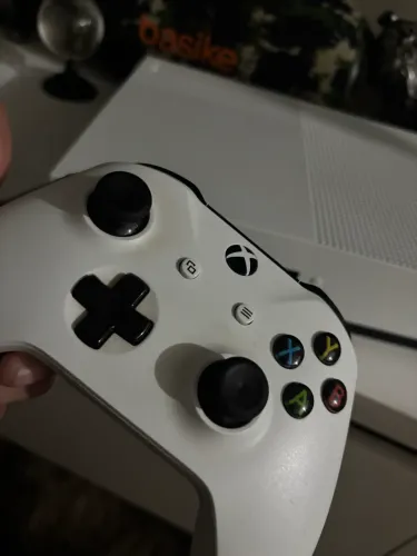 Xbox One S muito novo
