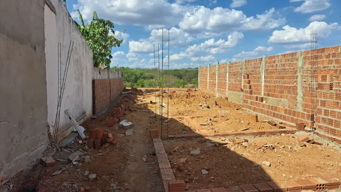 Terreno as margens da BR 232, em custódia Pernambuco.