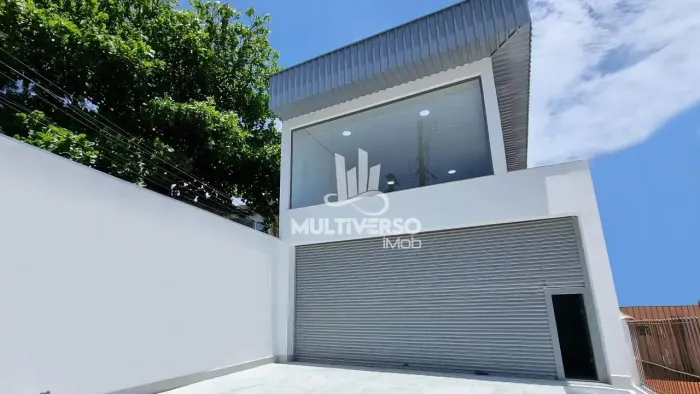 Espaço comercial com 550m². Um ótima loja para montar seu negócio, com espaço no térreo e 