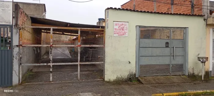 Casa com Comércio em Poá