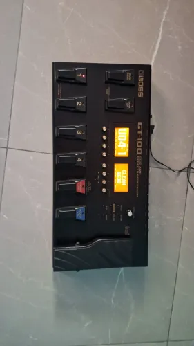Pedaleira boss gt100 