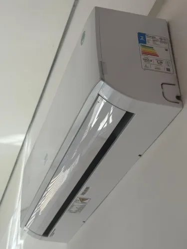VENDE-SE CENTRAIS DE AR NOVAS ?