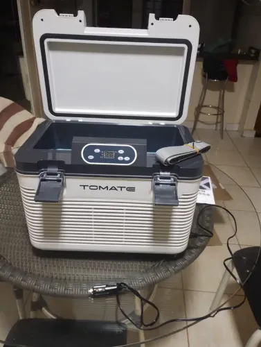 Mini geladeira portátil  pra carro trailer caminhão 12/24V  19 litros