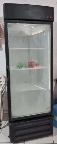 Geladeira expositores, estufa de bolo expositor e estufa de salgados expositor 