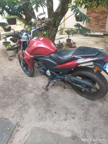 Moto muito boa funcionando tudo econômica prática e rápida,em dias!