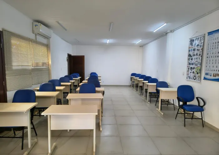 Cadeira e mesa para salas de aula