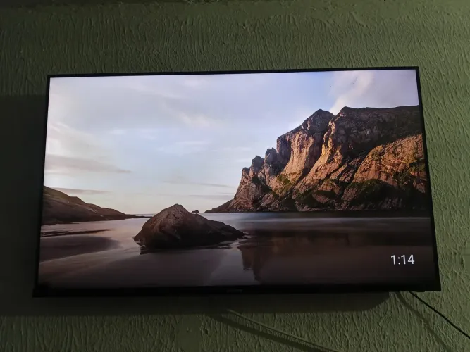 Tô vendendo uma televisão em estado de zero