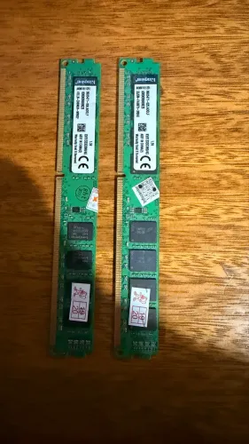Duas Memórias kingstom 4gb cada 1333mhz