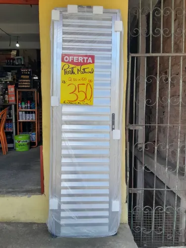 Porta alumínio tradicional toda veneziana