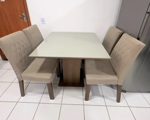 Mesa de Jantar Madesa com Tampo de Vidro + 4 Cadeiras | Excelente Estado
