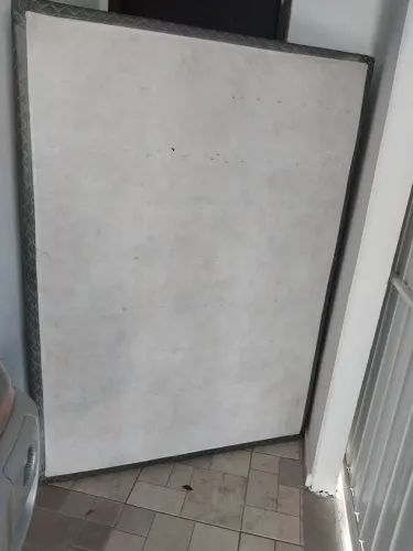 vendo uma cama Box com colchão