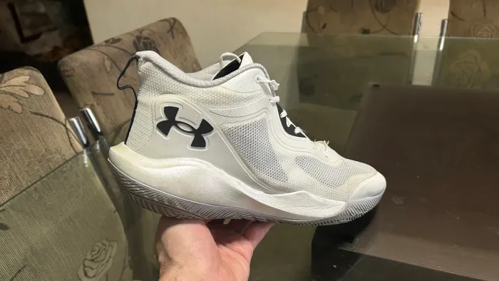 Tênis basquete under armour tamanho 48