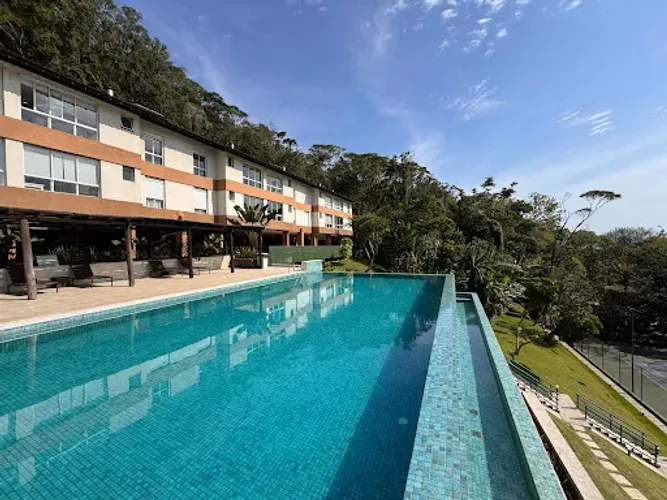 Casa em Condomínio na Praia de Camburizinho | 3 Suítes | 400m da Praia | Lazer Completo