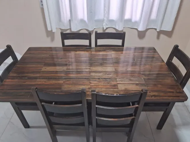 Mesa com 6 cadeiras