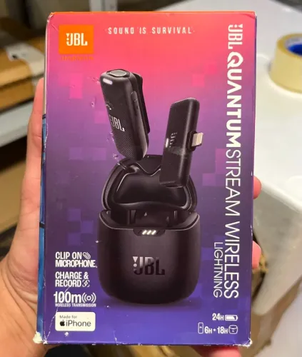 Microfone JBL Quantum Stream Wireless Lightning para iPhone - Completo